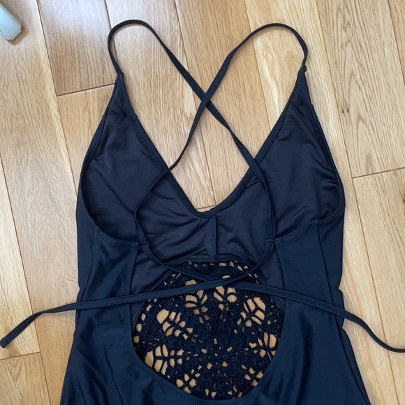 Cupshe high cut crochet one piece bathing suit - Picture 3 of 5